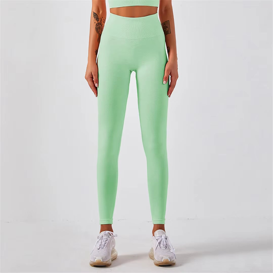 Quick-Dry Training Set — Women'S Tee + High-Waist Capri · REF BP-CMP-002