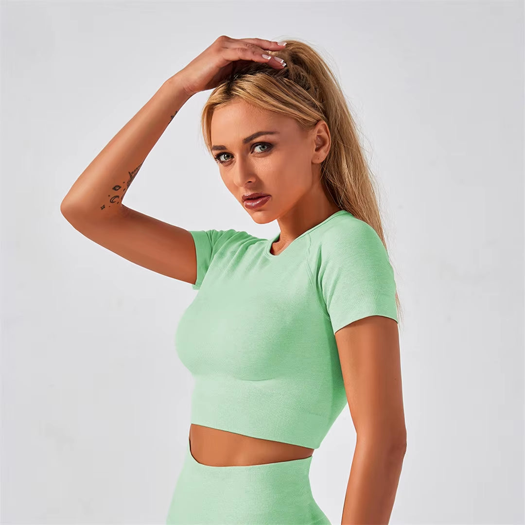 Quick-Dry Training Set — Women'S Tee + High-Waist Capri · REF BP-CMP-002