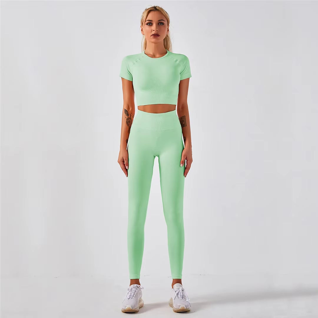 Quick-Dry Training Set — Women'S Tee + High-Waist Capri · REF BP-CMP-002