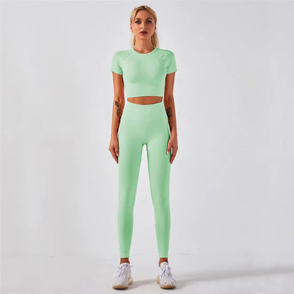 Quick-Dry Training Set — Women'S Tee + High-Waist Capri · REF BP-CMP-002