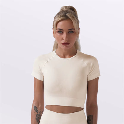 Quick-Dry Training Set — Women'S Tee + High-Waist Capri · REF BP-CMP-002
